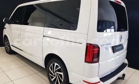 Sayi Na hannu Volkswagen Caravelle White Mota in Maseru a Maseru Sayi Na hannu Volkswagen Caravelle White Mota in Maseru a Maseru