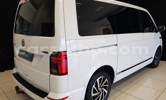 Sayi Na hannu Volkswagen Caravelle White Mota in Maseru a Maseru Sayi Na hannu Volkswagen Caravelle White Mota in Maseru a Maseru