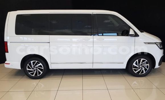 Sayi Na hannu Volkswagen Caravelle White Mota in Maseru a Maseru Sayi Na hannu Volkswagen Caravelle White Mota in Maseru a Maseru