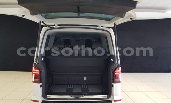 Sayi Na hannu Volkswagen Caravelle White Mota in Maseru a Maseru Sayi Na hannu Volkswagen Caravelle White Mota in Maseru a Maseru