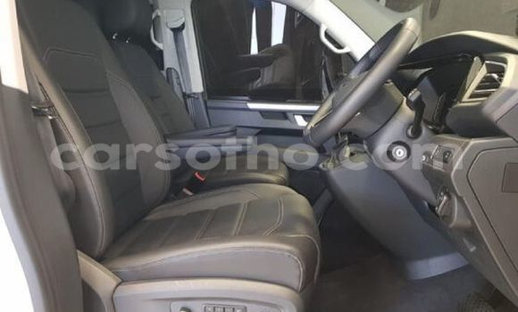 Sayi Na hannu Volkswagen Caravelle White Mota in Maseru a Maseru Sayi Na hannu Volkswagen Caravelle White Mota in Maseru a Maseru