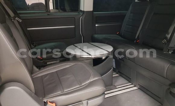 Sayi Na hannu Volkswagen Caravelle White Mota in Maseru a Maseru Sayi Na hannu Volkswagen Caravelle White Mota in Maseru a Maseru