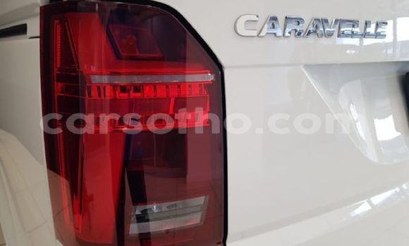 Sayi Na hannu Volkswagen Caravelle White Mota in Maseru a Maseru Sayi Na hannu Volkswagen Caravelle White Mota in Maseru a Maseru