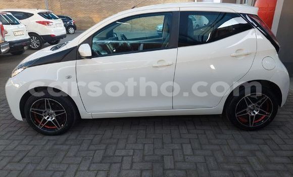 Sayi Na hannu Toyota Aygo White Mota in Maseru a Maseru Sayi Na hannu Toyota Aygo White Mota in Maseru a Maseru