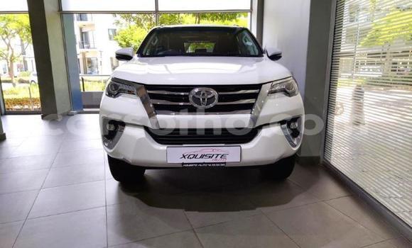 Sayi Na hannu Toyota Fortuner White Mota in Maseru a Maseru Sayi Na hannu Toyota Fortuner White Mota in Maseru a Maseru