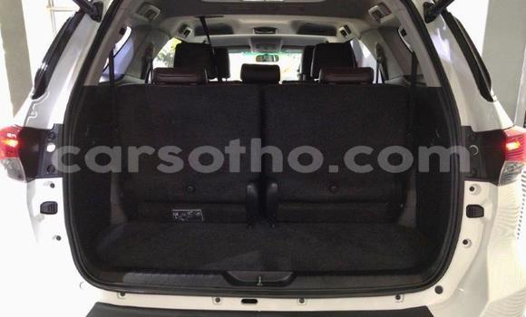 Sayi Na hannu Toyota Fortuner White Mota in Maseru a Maseru Sayi Na hannu Toyota Fortuner White Mota in Maseru a Maseru