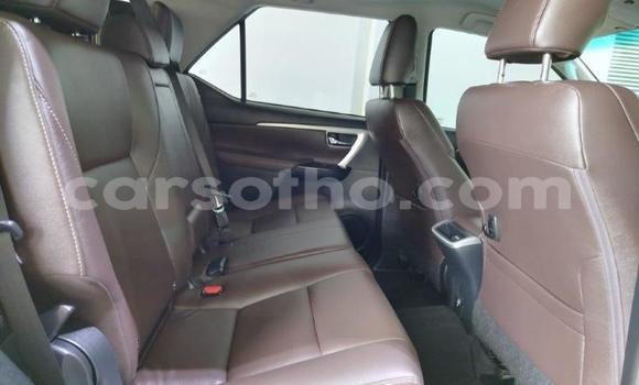 Sayi Na hannu Toyota Fortuner White Mota in Maseru a Maseru Sayi Na hannu Toyota Fortuner White Mota in Maseru a Maseru