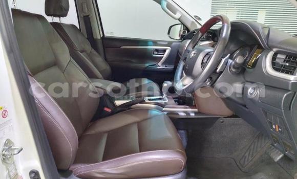 Sayi Na hannu Toyota Fortuner White Mota in Maseru a Maseru Sayi Na hannu Toyota Fortuner White Mota in Maseru a Maseru