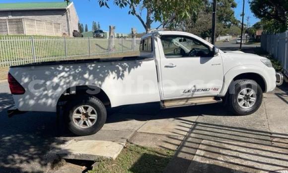 Buy Used Toyota Hilux White Car in Maseru in Maseru Buy Used Toyota Hilux White Car in Maseru in Maseru