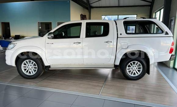 Sayi Na hannu Toyota Hilux White Mota in Maseru a Maseru Sayi Na hannu Toyota Hilux White Mota in Maseru a Maseru