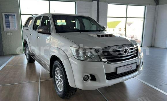 Sayi Na hannu Toyota Hilux White Mota in Maseru a Maseru Sayi Na hannu Toyota Hilux White Mota in Maseru a Maseru
