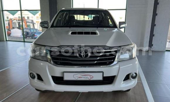 Sayi Na hannu Toyota Hilux White Mota in Maseru a Maseru Sayi Na hannu Toyota Hilux White Mota in Maseru a Maseru