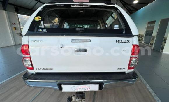 Sayi Na hannu Toyota Hilux White Mota in Maseru a Maseru Sayi Na hannu Toyota Hilux White Mota in Maseru a Maseru