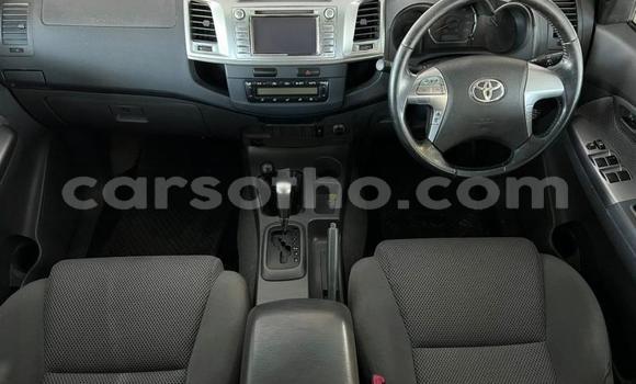 Sayi Na hannu Toyota Hilux White Mota in Maseru a Maseru Sayi Na hannu Toyota Hilux White Mota in Maseru a Maseru