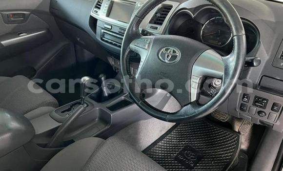 Sayi Na hannu Toyota Hilux White Mota in Maseru a Maseru Sayi Na hannu Toyota Hilux White Mota in Maseru a Maseru