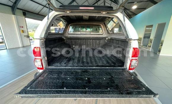 Sayi Na hannu Toyota Hilux White Mota in Maseru a Maseru Sayi Na hannu Toyota Hilux White Mota in Maseru a Maseru