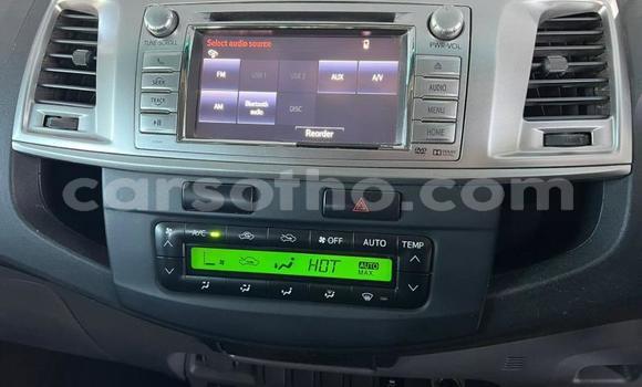 Sayi Na hannu Toyota Hilux White Mota in Maseru a Maseru Sayi Na hannu Toyota Hilux White Mota in Maseru a Maseru