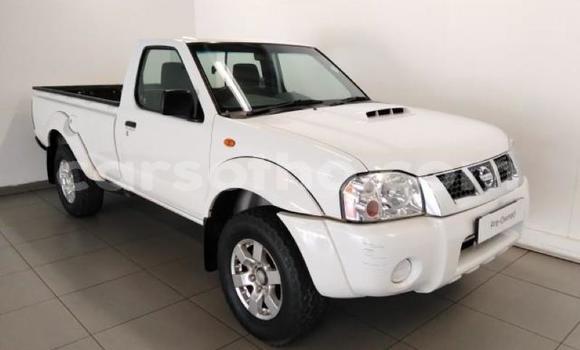 Sayi Na hannu Nissan Hardbody White Mota in Maseru a Maseru Sayi Na hannu Nissan Hardbody White Mota in Maseru a Maseru