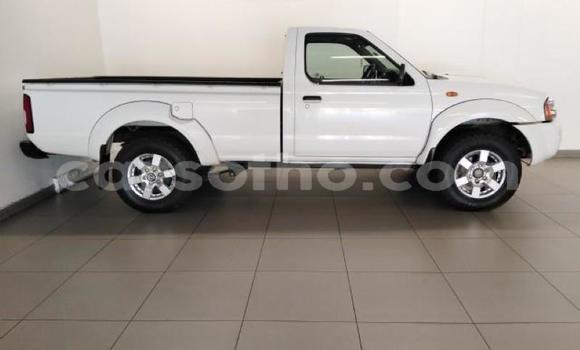 Sayi Na hannu Nissan Hardbody White Mota in Maseru a Maseru Sayi Na hannu Nissan Hardbody White Mota in Maseru a Maseru