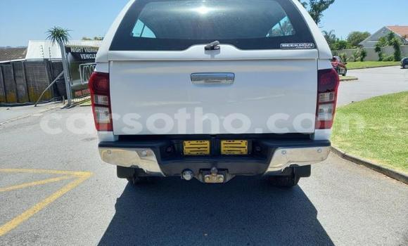 Buy Used Isuzu KB White Car in Maseru in Maseru Buy Used Isuzu KB White Car in Maseru in Maseru