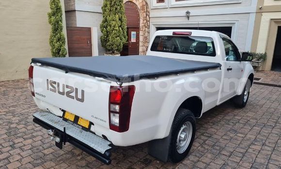 Acheter Occasion Voiture Isuzu KB Blanc à Maseru, Maseru Acheter Occasion Voiture Isuzu KB Blanc à Maseru, Maseru