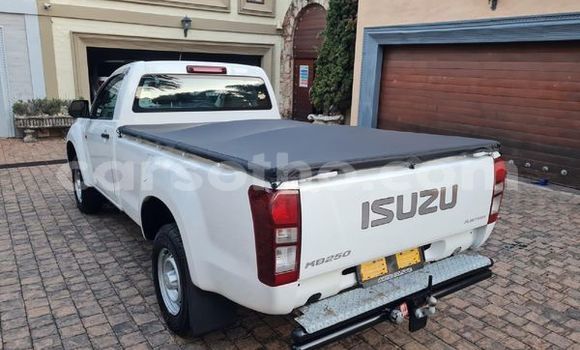 Acheter Occasion Voiture Isuzu KB Blanc à Maseru, Maseru Acheter Occasion Voiture Isuzu KB Blanc à Maseru, Maseru