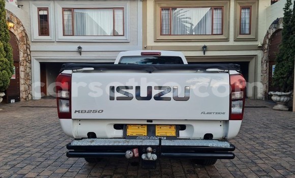 Acheter Occasion Voiture Isuzu KB Blanc à Maseru, Maseru Acheter Occasion Voiture Isuzu KB Blanc à Maseru, Maseru