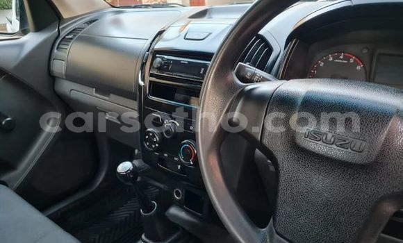 Acheter Occasion Voiture Isuzu KB Blanc à Maseru, Maseru Acheter Occasion Voiture Isuzu KB Blanc à Maseru, Maseru