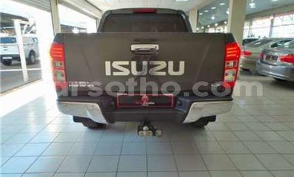 Acheter Occasion Voiture Isuzu KB Gris à Hlotse, Leribe Acheter Occasion Voiture Isuzu KB Gris à Hlotse, Leribe