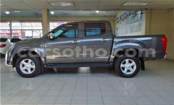 Acheter Occasion Voiture Isuzu KB Gris à Hlotse, Leribe Acheter Occasion Voiture Isuzu KB Gris à Hlotse, Leribe