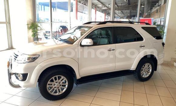 Acheter Occasion Voiture Toyota Fortuner Blanc à Maseru, Maseru Acheter Occasion Voiture Toyota Fortuner Blanc à Maseru, Maseru