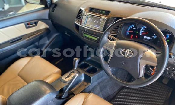 Acheter Occasion Voiture Toyota Fortuner Blanc à Maseru, Maseru Acheter Occasion Voiture Toyota Fortuner Blanc à Maseru, Maseru