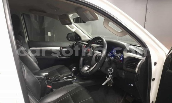 Acheter Occasion Voiture Toyota Hilux Blanc à Maseru, Maseru Acheter Occasion Voiture Toyota Hilux Blanc à Maseru, Maseru