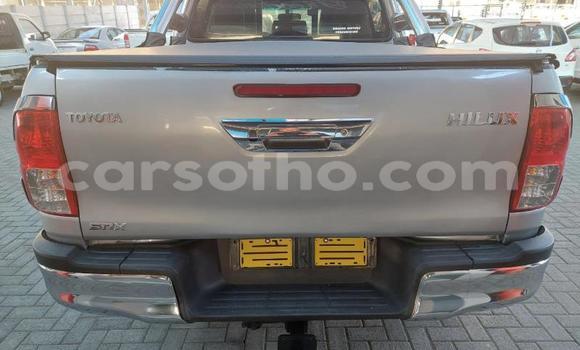 Sayi Na hannu Toyota Hilux Silver Mota in Maseru a Maseru Sayi Na hannu Toyota Hilux Silver Mota in Maseru a Maseru