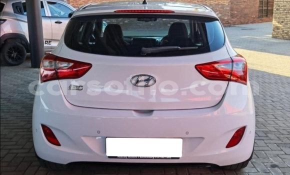 Acheter Occasion Voiture Hyundai i30 Blanc à Maseru, Maseru Acheter Occasion Voiture Hyundai i30 Blanc à Maseru, Maseru