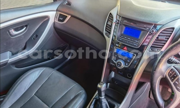 Acheter Occasion Voiture Hyundai i30 Blanc à Maseru, Maseru Acheter Occasion Voiture Hyundai i30 Blanc à Maseru, Maseru