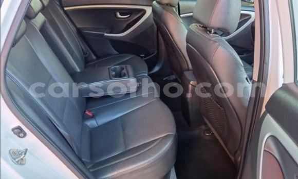 Acheter Occasion Voiture Hyundai i30 Blanc à Maseru, Maseru Acheter Occasion Voiture Hyundai i30 Blanc à Maseru, Maseru