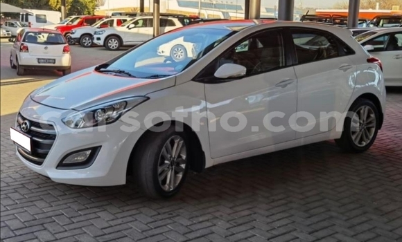 Acheter Occasion Voiture Hyundai i30 Blanc à Maseru, Maseru Acheter Occasion Voiture Hyundai i30 Blanc à Maseru, Maseru