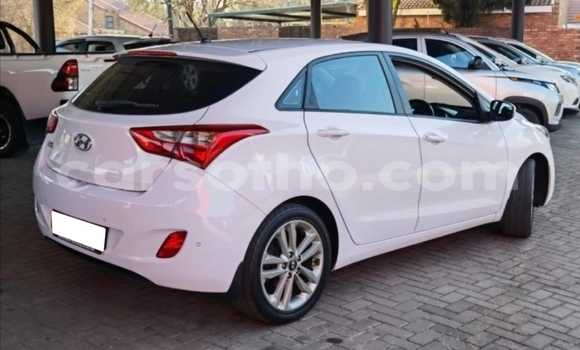 Acheter Occasion Voiture Hyundai i30 Blanc à Maseru, Maseru Acheter Occasion Voiture Hyundai i30 Blanc à Maseru, Maseru