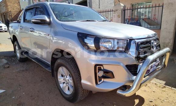 Sayi Na hannu Toyota Hilux Silver Mota in Maseru a Maseru Sayi Na hannu Toyota Hilux Silver Mota in Maseru a Maseru