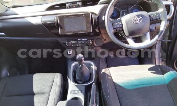 Sayi Na hannu Toyota Hilux Silver Mota in Maseru a Maseru Sayi Na hannu Toyota Hilux Silver Mota in Maseru a Maseru