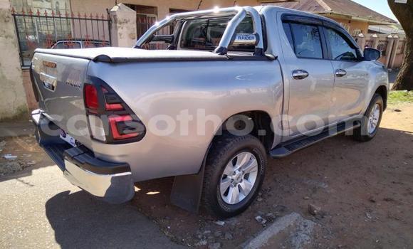 Sayi Na hannu Toyota Hilux Silver Mota in Maseru a Maseru Sayi Na hannu Toyota Hilux Silver Mota in Maseru a Maseru