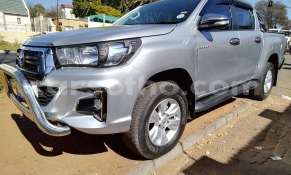 Sayi Na hannu Toyota Hilux Silver Mota in Maseru a Maseru Sayi Na hannu Toyota Hilux Silver Mota in Maseru a Maseru