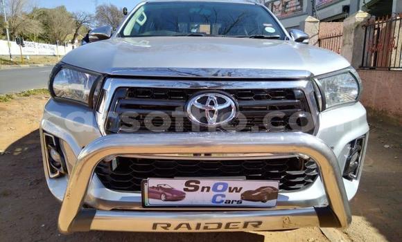 Sayi Na hannu Toyota Hilux Silver Mota in Maseru a Maseru Sayi Na hannu Toyota Hilux Silver Mota in Maseru a Maseru