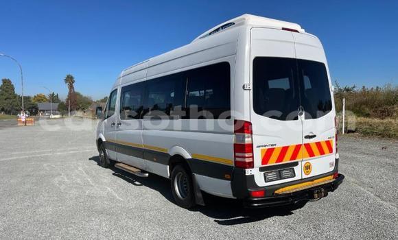 Sayi Na hannu Mercedes‒Benz Sprinter White Babbar mota in Maseru a Maseru Sayi Na hannu Mercedes‒Benz Sprinter White Babbar mota in Maseru a Maseru