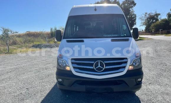 Sayi Na hannu Mercedes‒Benz Sprinter White Babbar mota in Maseru a Maseru Sayi Na hannu Mercedes‒Benz Sprinter White Babbar mota in Maseru a Maseru