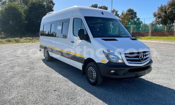 Sayi Na hannu Mercedes‒Benz Sprinter White Babbar mota in Maseru a Maseru Sayi Na hannu Mercedes‒Benz Sprinter White Babbar mota in Maseru a Maseru