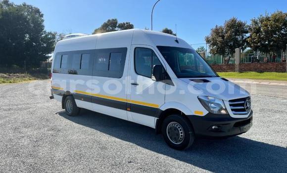 Sayi Na hannu Mercedes‒Benz Sprinter White Babbar mota in Maseru a Maseru Sayi Na hannu Mercedes‒Benz Sprinter White Babbar mota in Maseru a Maseru
