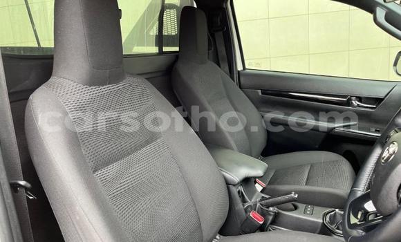 Sayi Na hannu Toyota Hilux White Mota in Maseru a Maseru Sayi Na hannu Toyota Hilux White Mota in Maseru a Maseru