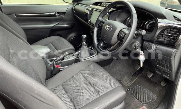 Sayi Na hannu Toyota Hilux White Mota in Maseru a Maseru Sayi Na hannu Toyota Hilux White Mota in Maseru a Maseru